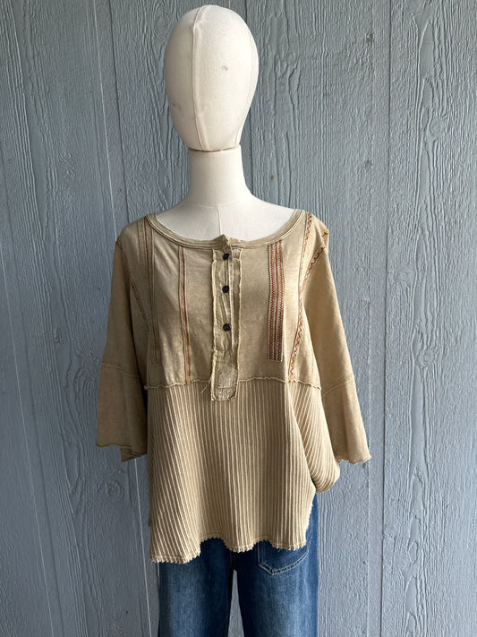 Sandie top with brick red details