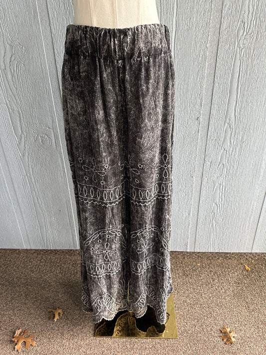 Lisa Embroidered Pants